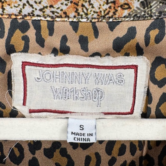 Johnny Was Cheetah Mabel Silk Printed Blouse with Velvet Back size small - Picture 4 of 14